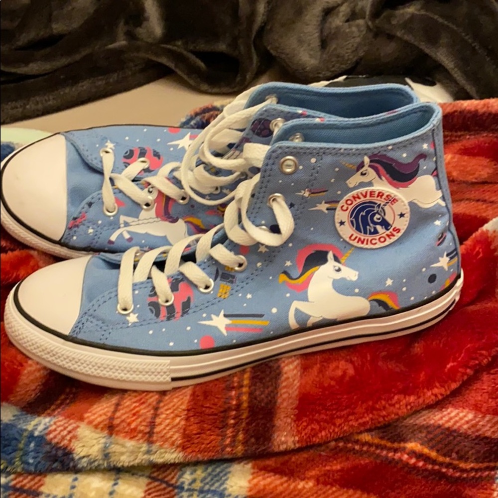 Men’s size 6, women’s size 8 unicorn converse.